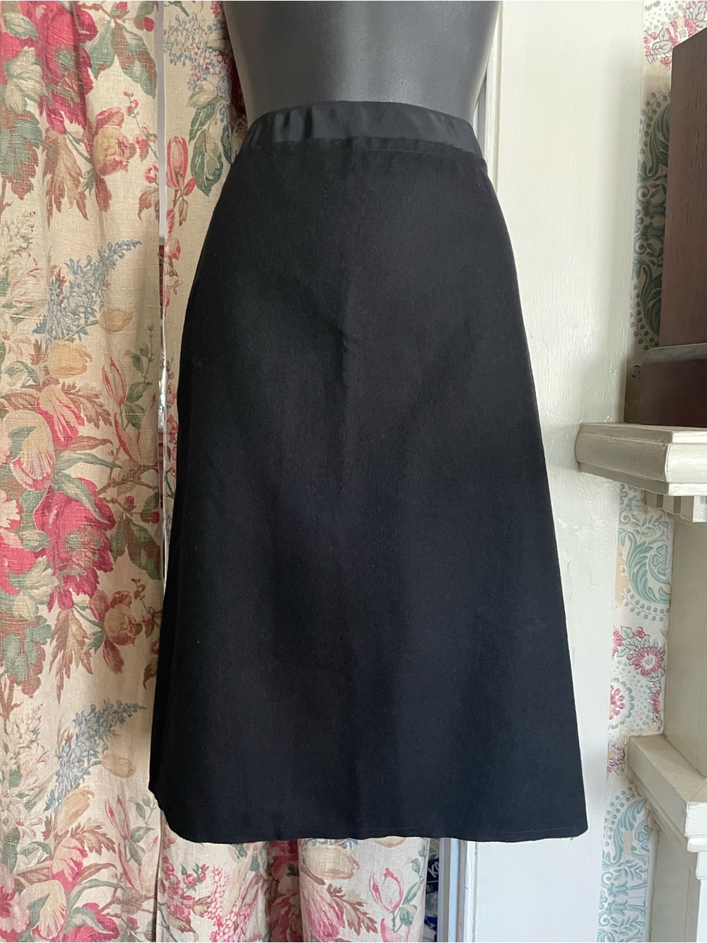 LANVIN 2004 Black Skirt with Bow in Back